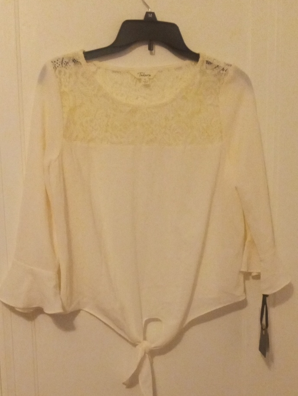 NWT women ivory top with lace accent, med